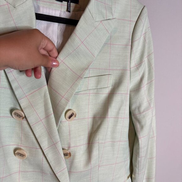 DKNY 3 Button Plaid Blazer in Rose Garden NWT - Picture 4 of 7